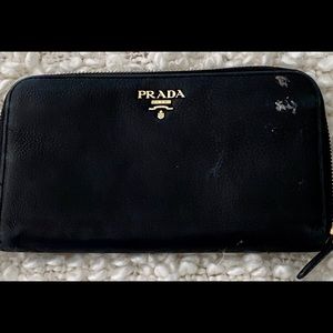 Prada Black leather Saffiano Wallet